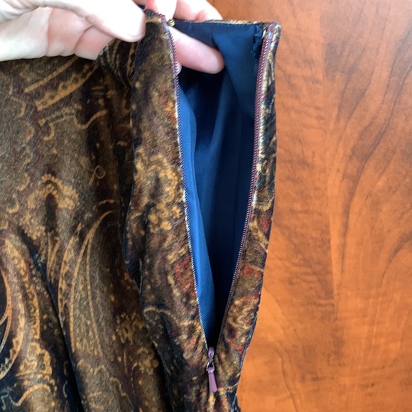 Lauren Ralph Lauren Velvet A-Line skirt, Size 6 - Picture 6 of 13